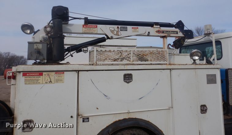 image for item GW9487 1997 International 4700 service truck with crane