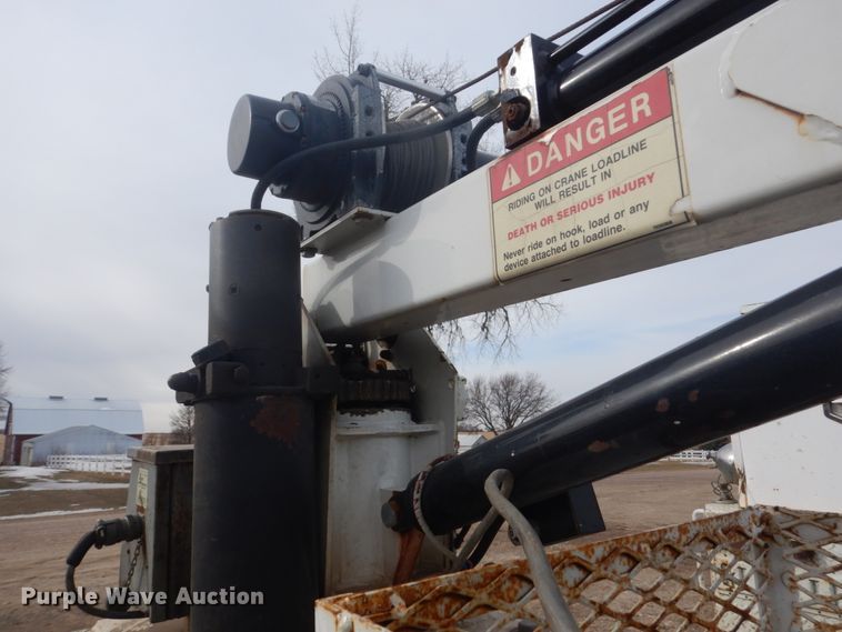 image for item GW9487 1997 International 4700 service truck with crane