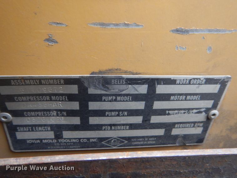 image for item GW9487 1997 International 4700 service truck with crane