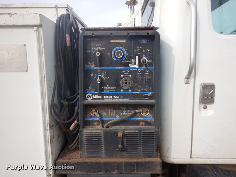 image for item GW9487 1997 International 4700 service truck with crane