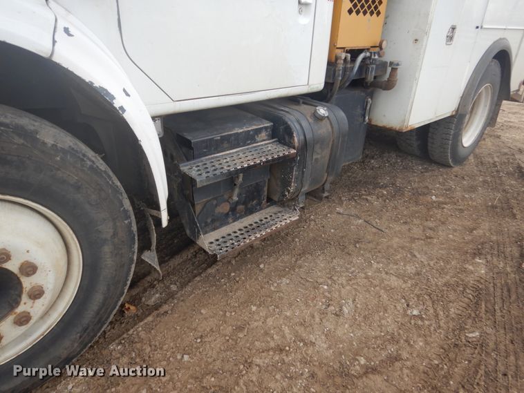 image for item GW9487 1997 International 4700 service truck with crane