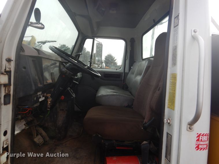 image for item GW9487 1997 International 4700 service truck with crane