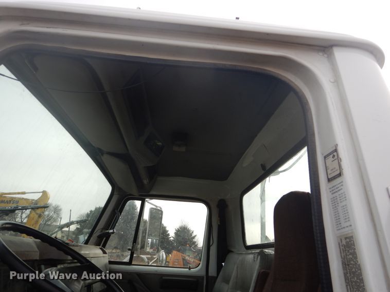 image for item GW9487 1997 International 4700 service truck with crane