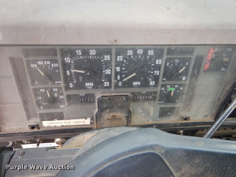 image for item GW9487 1997 International 4700 service truck with crane