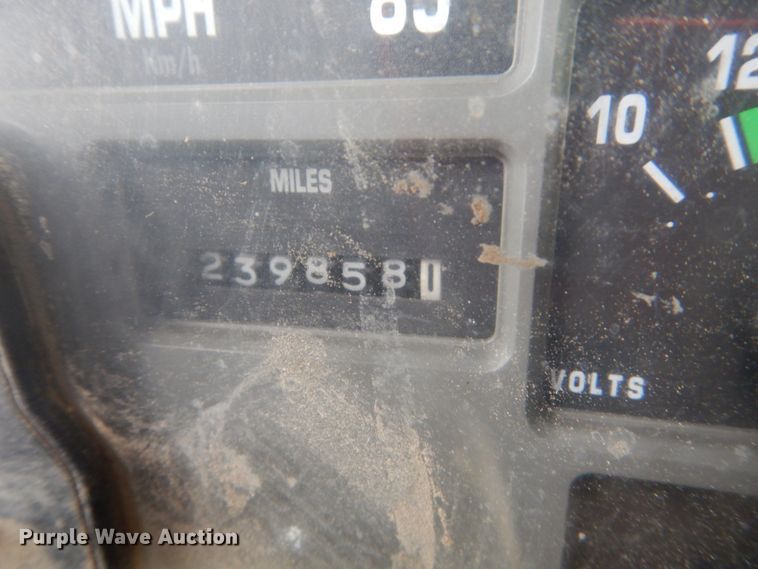 image for item GW9487 1997 International 4700 service truck with crane