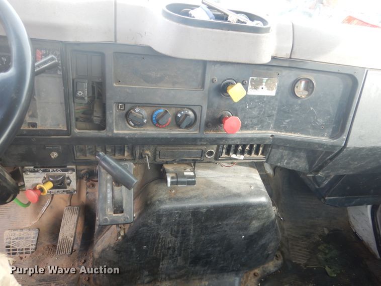 image for item GW9487 1997 International 4700 service truck with crane