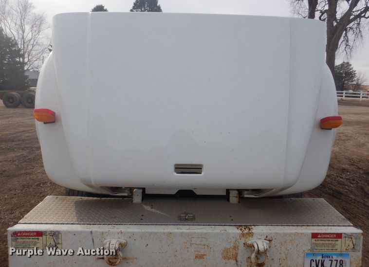 image for item GW9487 1997 International 4700 service truck with crane