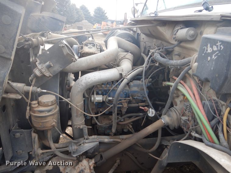 image for item GW9487 1997 International 4700 service truck with crane