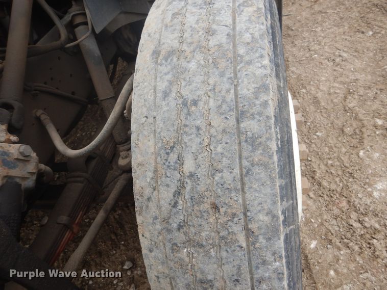 image for item GW9487 1997 International 4700 service truck with crane