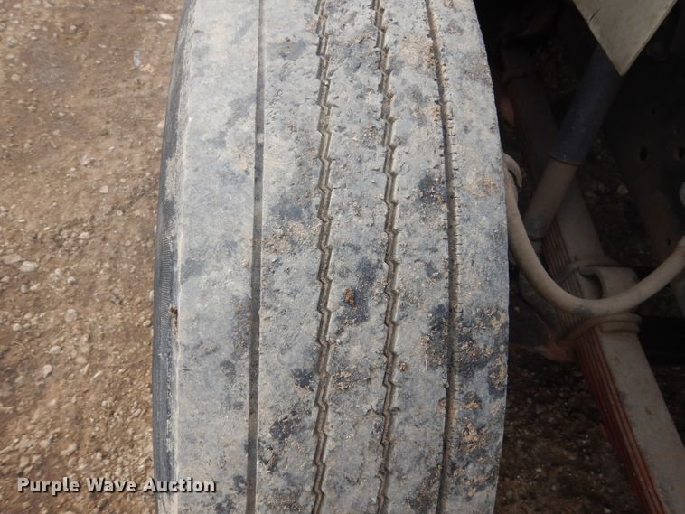 image for item GW9487 1997 International 4700 service truck with crane