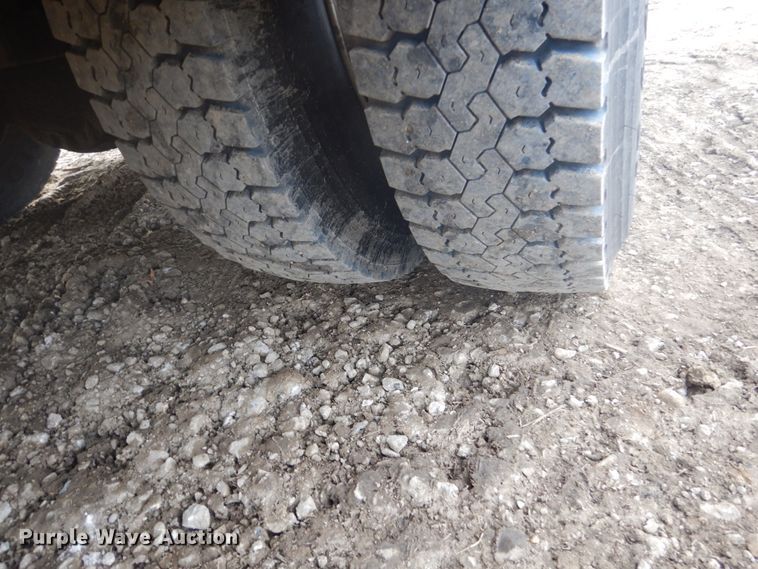 image for item GW9487 1997 International 4700 service truck with crane