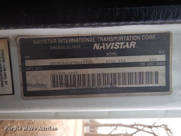 image for item GW9487 1997 International 4700 service truck with crane