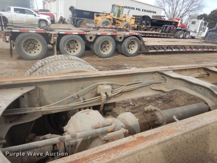 image for item GW9488 1991 Mack RD690S truck cab and chassis