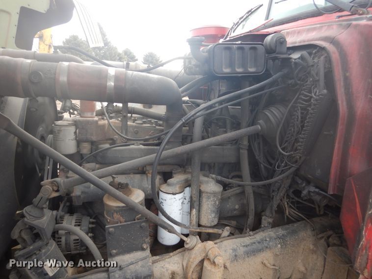 image for item GW9488 1991 Mack RD690S truck cab and chassis