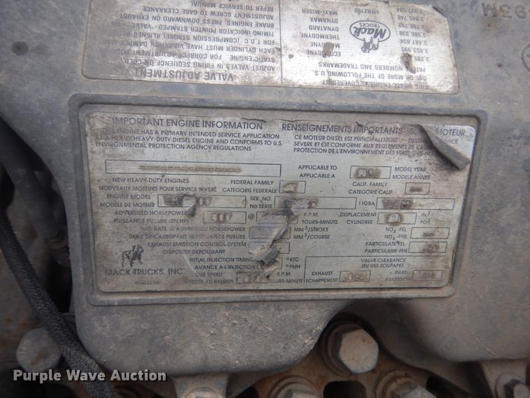 image for item GW9488 1991 Mack RD690S truck cab and chassis