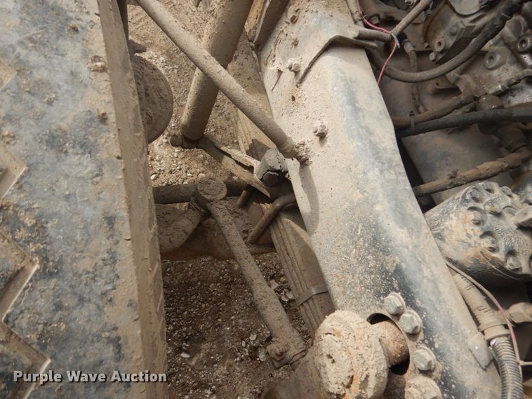 image for item GW9488 1991 Mack RD690S truck cab and chassis