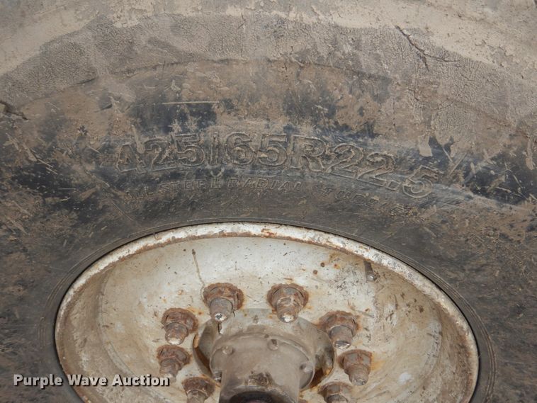 image for item GW9488 1991 Mack RD690S truck cab and chassis