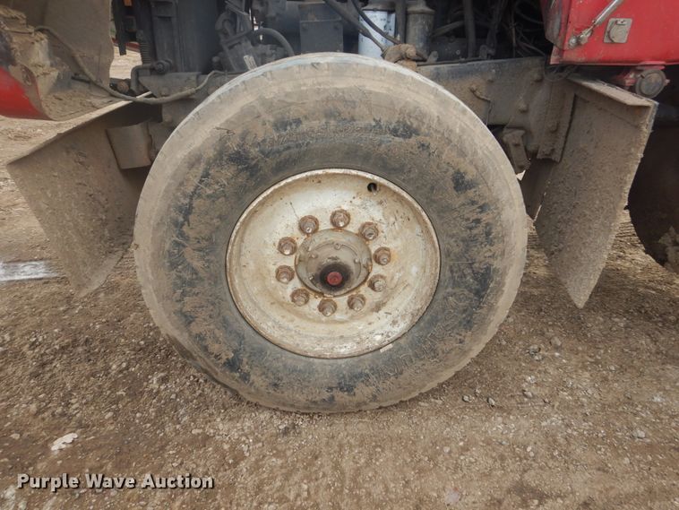 image for item GW9488 1991 Mack RD690S truck cab and chassis