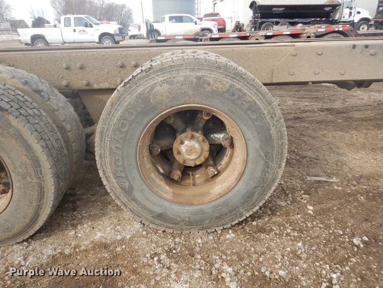 image for item GW9488 1991 Mack RD690S truck cab and chassis