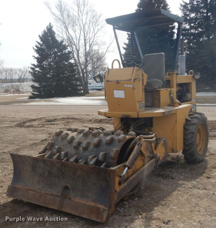 image for item GW9495 1996 Caterpillar CP-323 single drum vibratory roller