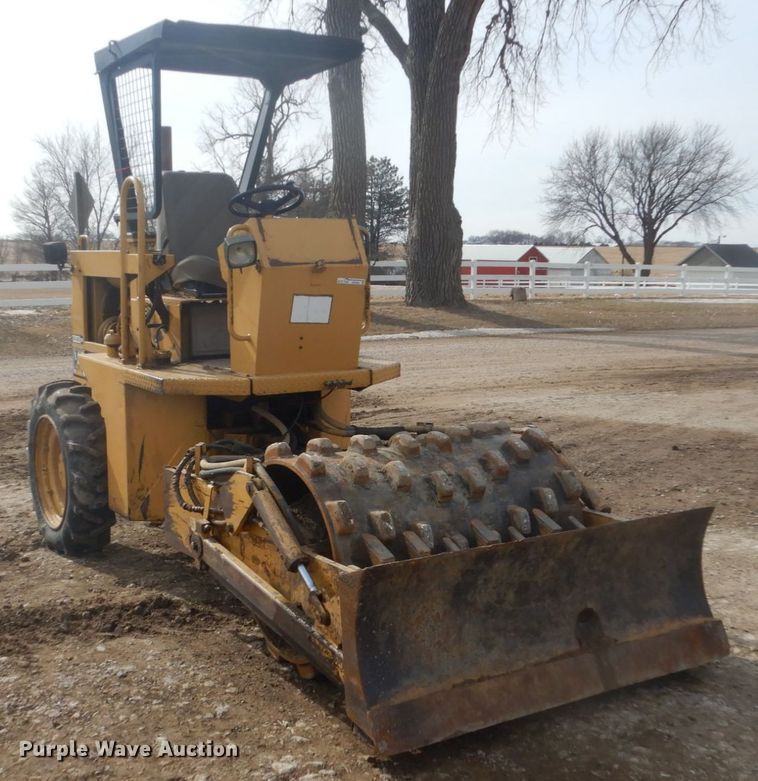 image for item GW9495 1996 Caterpillar CP-323 single drum vibratory roller