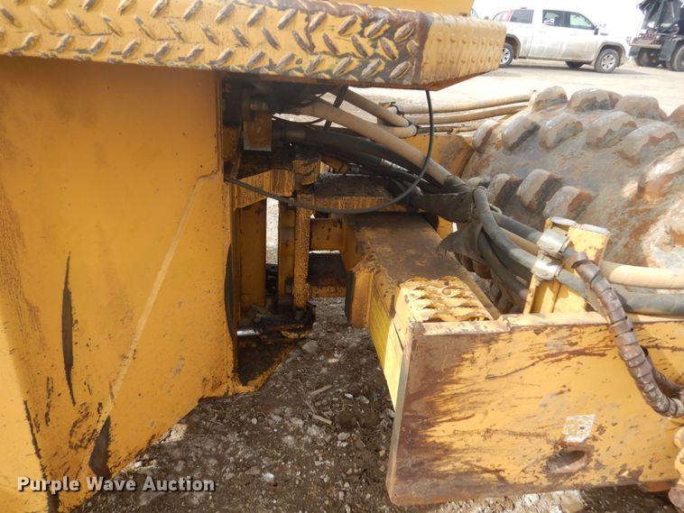 image for item GW9495 1996 Caterpillar CP-323 single drum vibratory roller