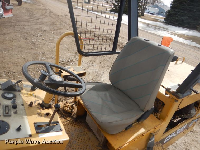 image for item GW9495 1996 Caterpillar CP-323 single drum vibratory roller