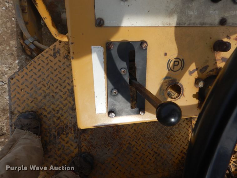 image for item GW9495 1996 Caterpillar CP-323 single drum vibratory roller