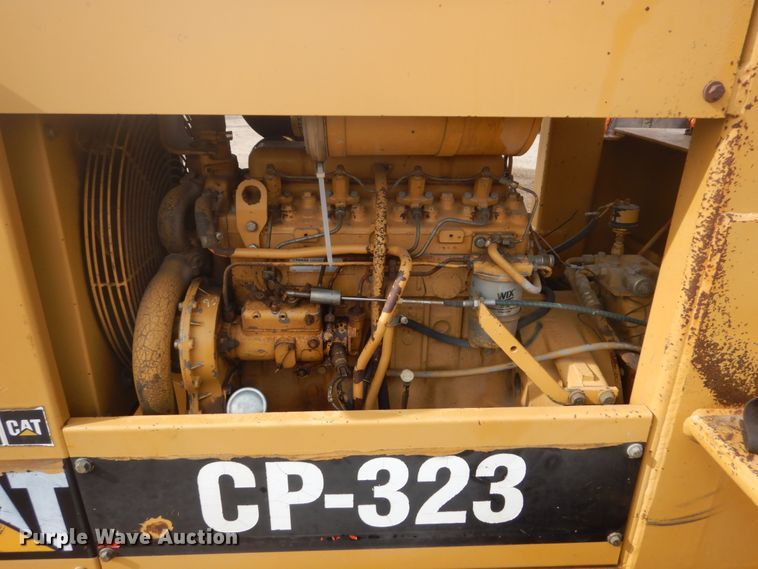 image for item GW9495 1996 Caterpillar CP-323 single drum vibratory roller