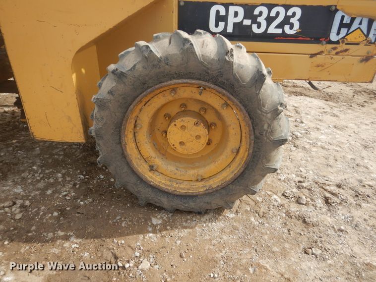 image for item GW9495 1996 Caterpillar CP-323 single drum vibratory roller