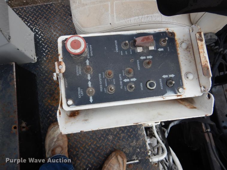 image for item GX9876 2003 Roadtec RP-195 paver