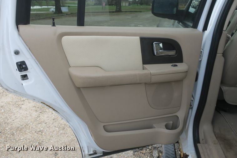 image for item DF5109 2006 Ford Expedition SUV