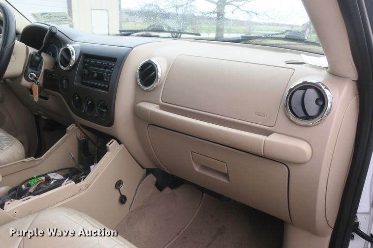 image for item DF5109 2006 Ford Expedition SUV