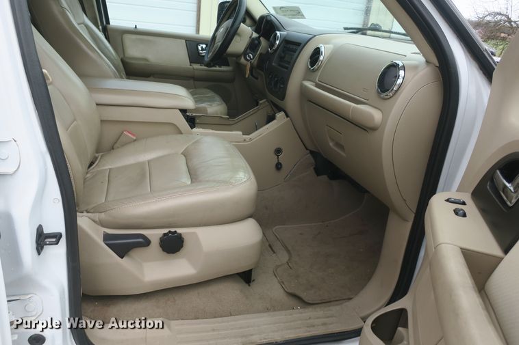 image for item DF5109 2006 Ford Expedition SUV