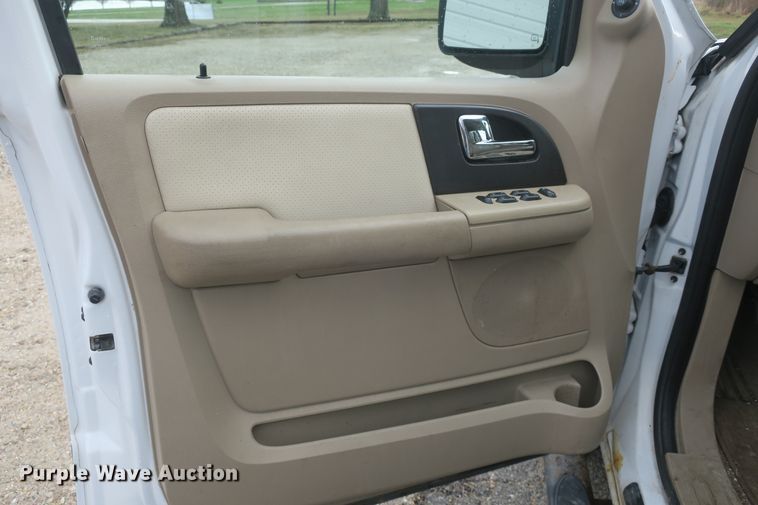 image for item DF5109 2006 Ford Expedition SUV
