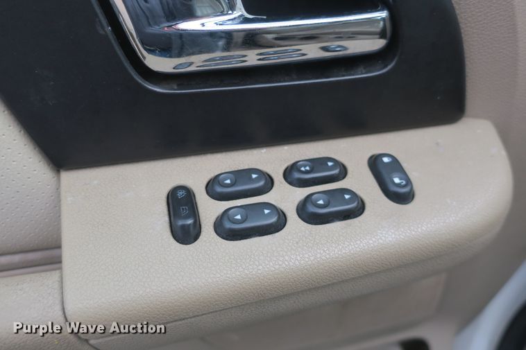 image for item DF5109 2006 Ford Expedition SUV