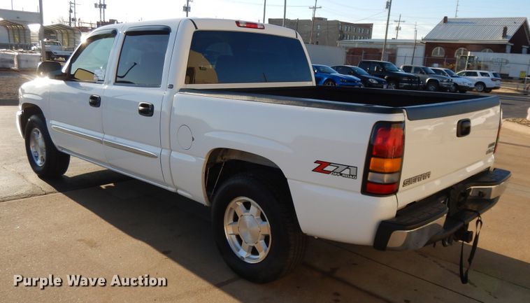 image for item DF5897 2006 GMC Sierra 1500 Crew Cab pickup truck