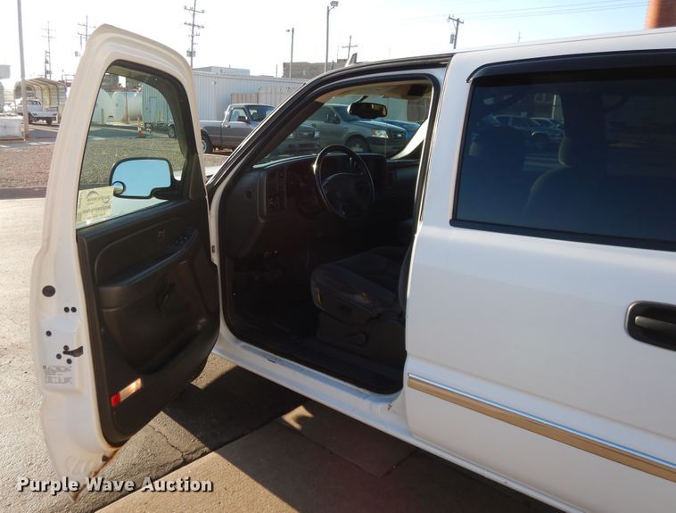 image for item DF5897 2006 GMC Sierra 1500 Crew Cab pickup truck