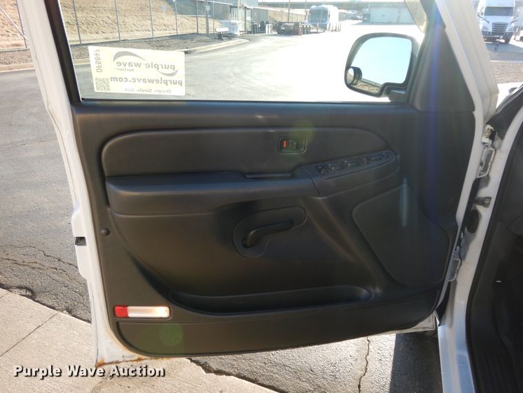 image for item DF5897 2006 GMC Sierra 1500 Crew Cab pickup truck