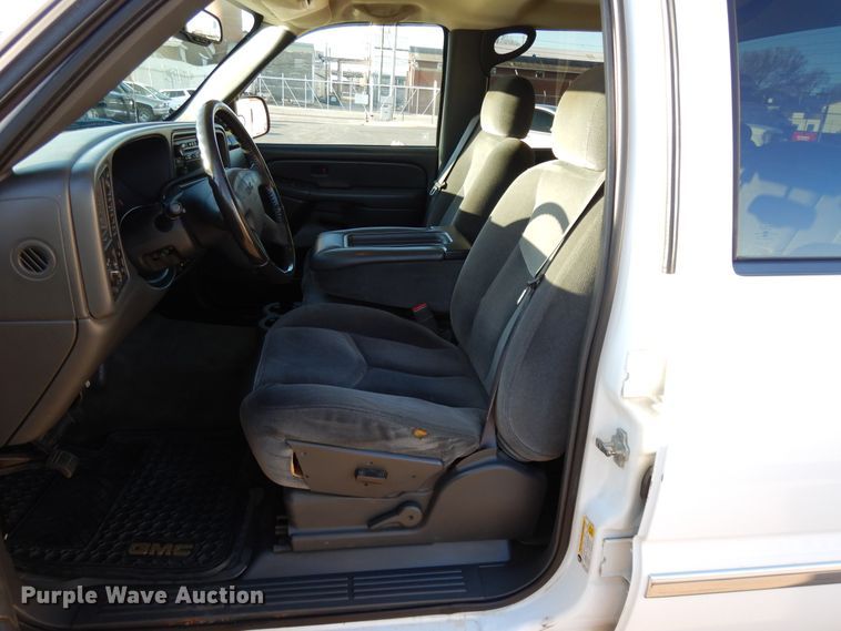 image for item DF5897 2006 GMC Sierra 1500 Crew Cab pickup truck