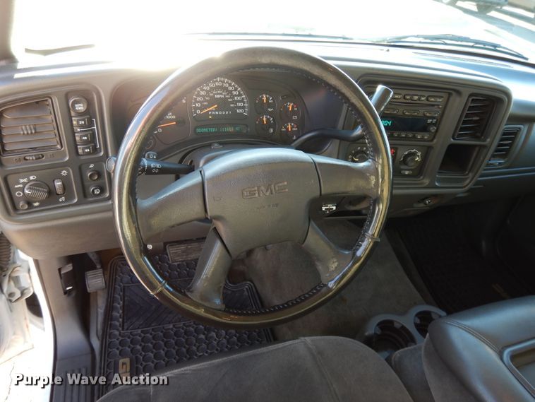 image for item DF5897 2006 GMC Sierra 1500 Crew Cab pickup truck