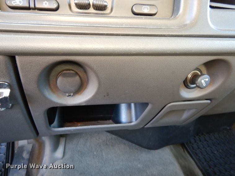 image for item DF5897 2006 GMC Sierra 1500 Crew Cab pickup truck