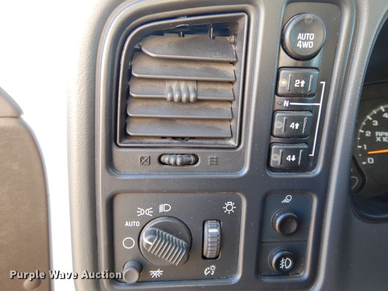 image for item DF5897 2006 GMC Sierra 1500 Crew Cab pickup truck