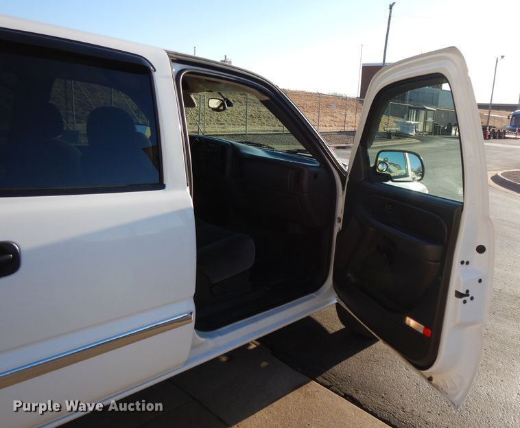 image for item DF5897 2006 GMC Sierra 1500 Crew Cab pickup truck