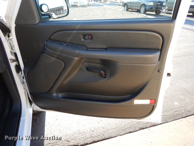 image for item DF5897 2006 GMC Sierra 1500 Crew Cab pickup truck