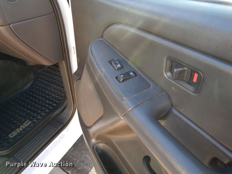 image for item DF5897 2006 GMC Sierra 1500 Crew Cab pickup truck