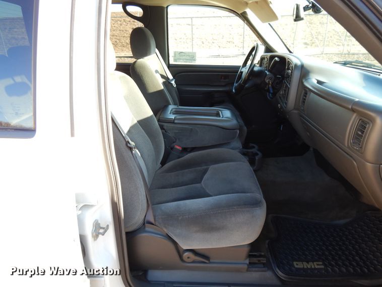 image for item DF5897 2006 GMC Sierra 1500 Crew Cab pickup truck