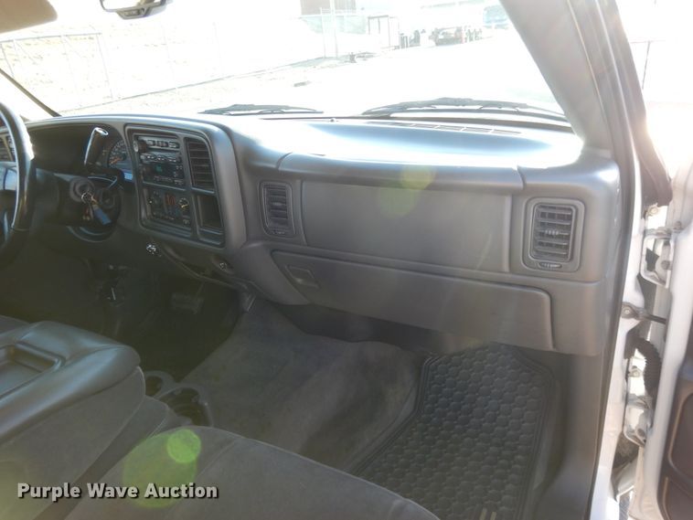 image for item DF5897 2006 GMC Sierra 1500 Crew Cab pickup truck