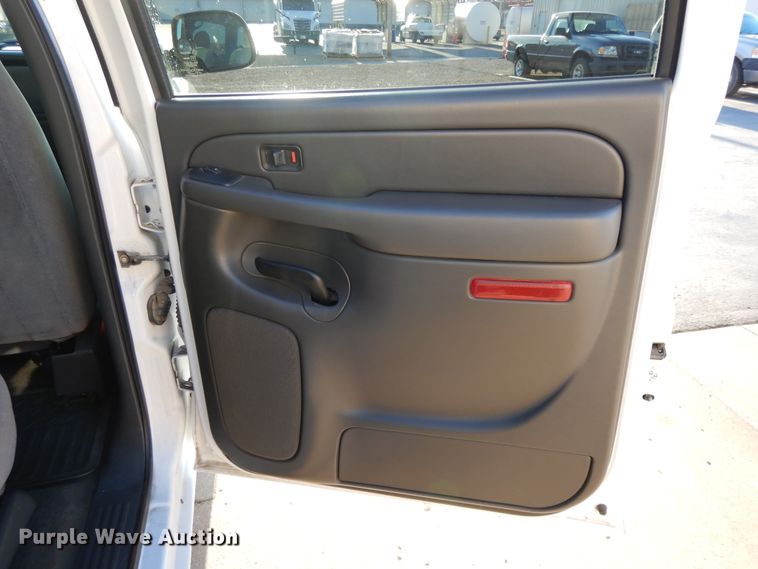 image for item DF5897 2006 GMC Sierra 1500 Crew Cab pickup truck