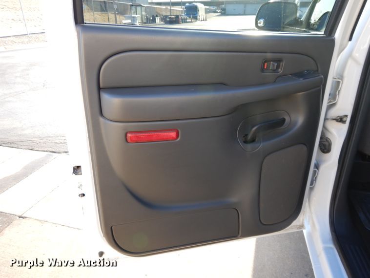 image for item DF5897 2006 GMC Sierra 1500 Crew Cab pickup truck